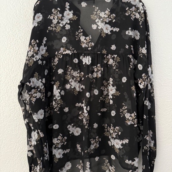 VINCE Women’s Black Floral Print Sheer Silk Band Collar Blouse Size Medium - Picture 9 of 10